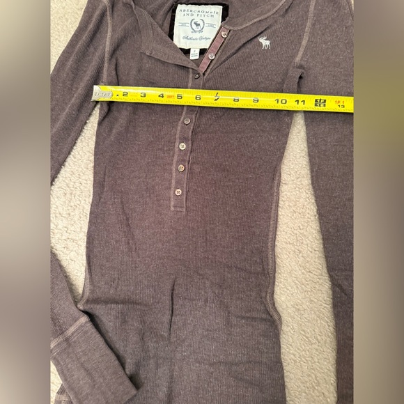 VINTAGE Abercrombie & Fitch Chocolate Brown Henley Top - Picture 9 of 10